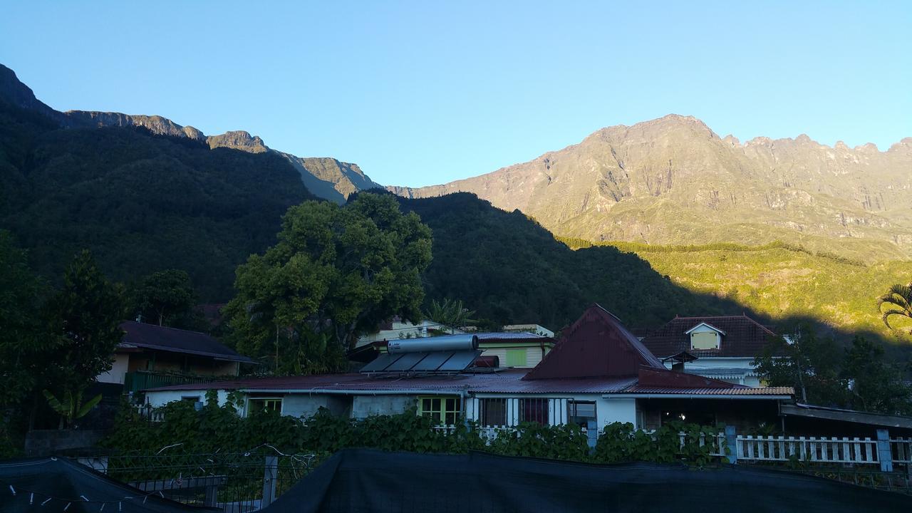 Gite Du Piton D Anchaing Hell-Bourg Exterior photo
